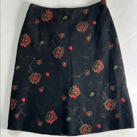 Oscar de la Renta Dresses & Skirts - Oscar de la Renta Black Embroidered  A-Line Skirt 6P